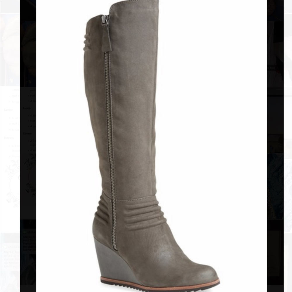 'Aurora' Knee-High Wedge Boot
BIALA